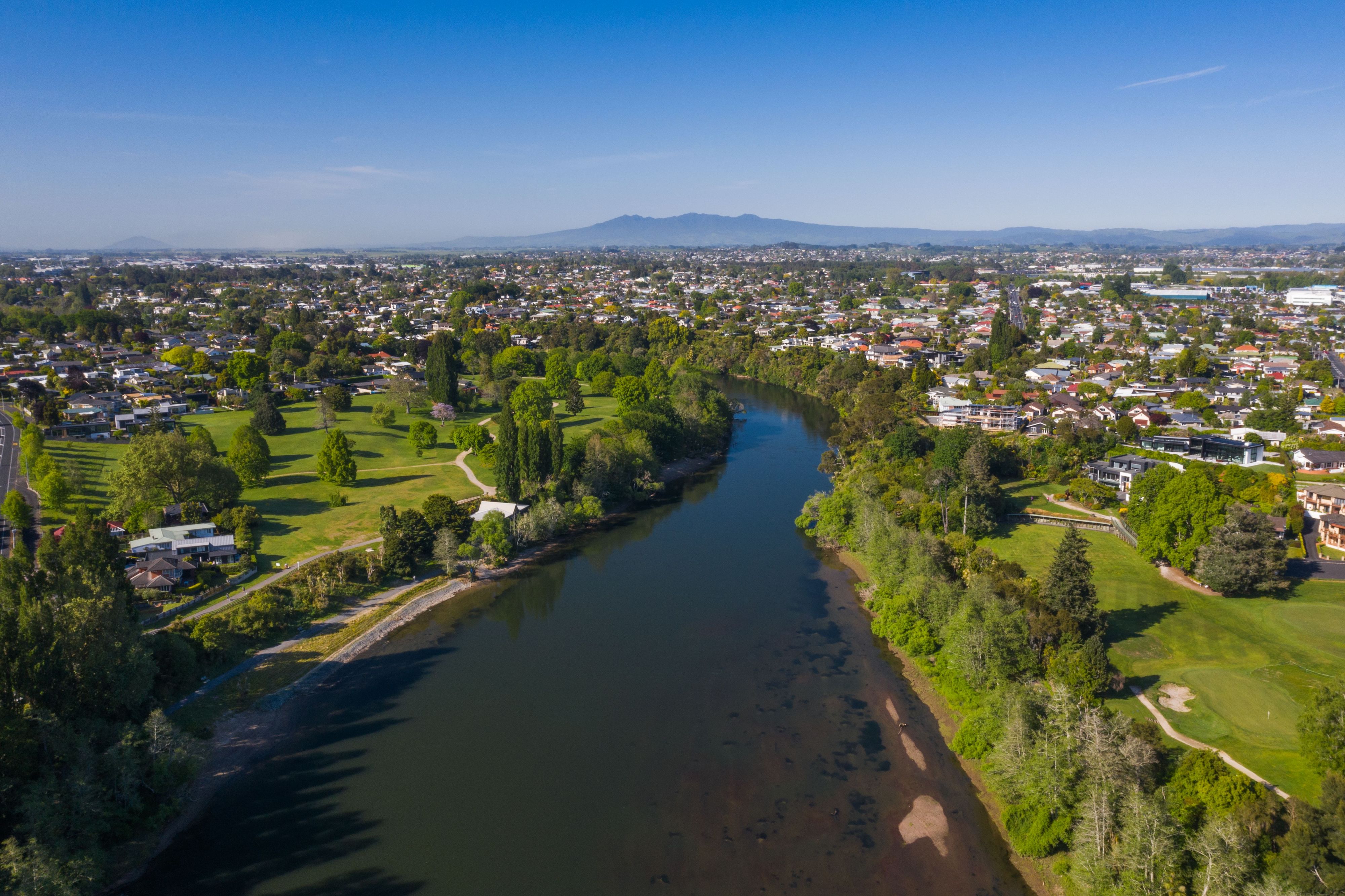 Waikato in 3 Days: Caves, Backroads & Hobbiton Magic