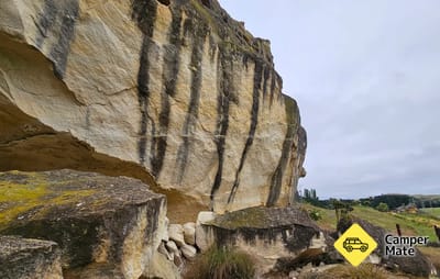Takiroa Maori Rock Drawings 근처 오락거리