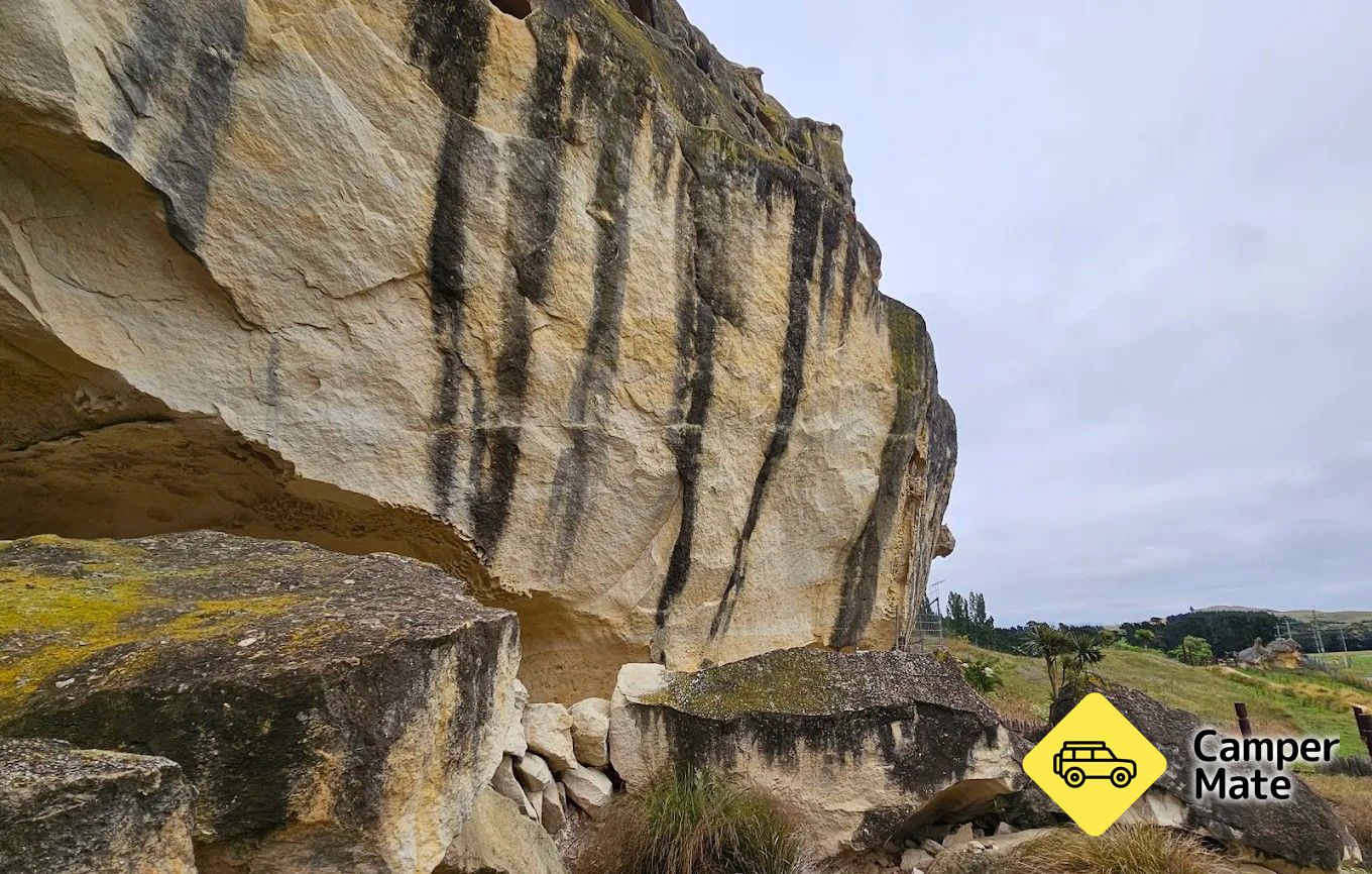 Takiroa Maori Rock Drawings