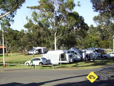 Adare Camp และ Caravan Park