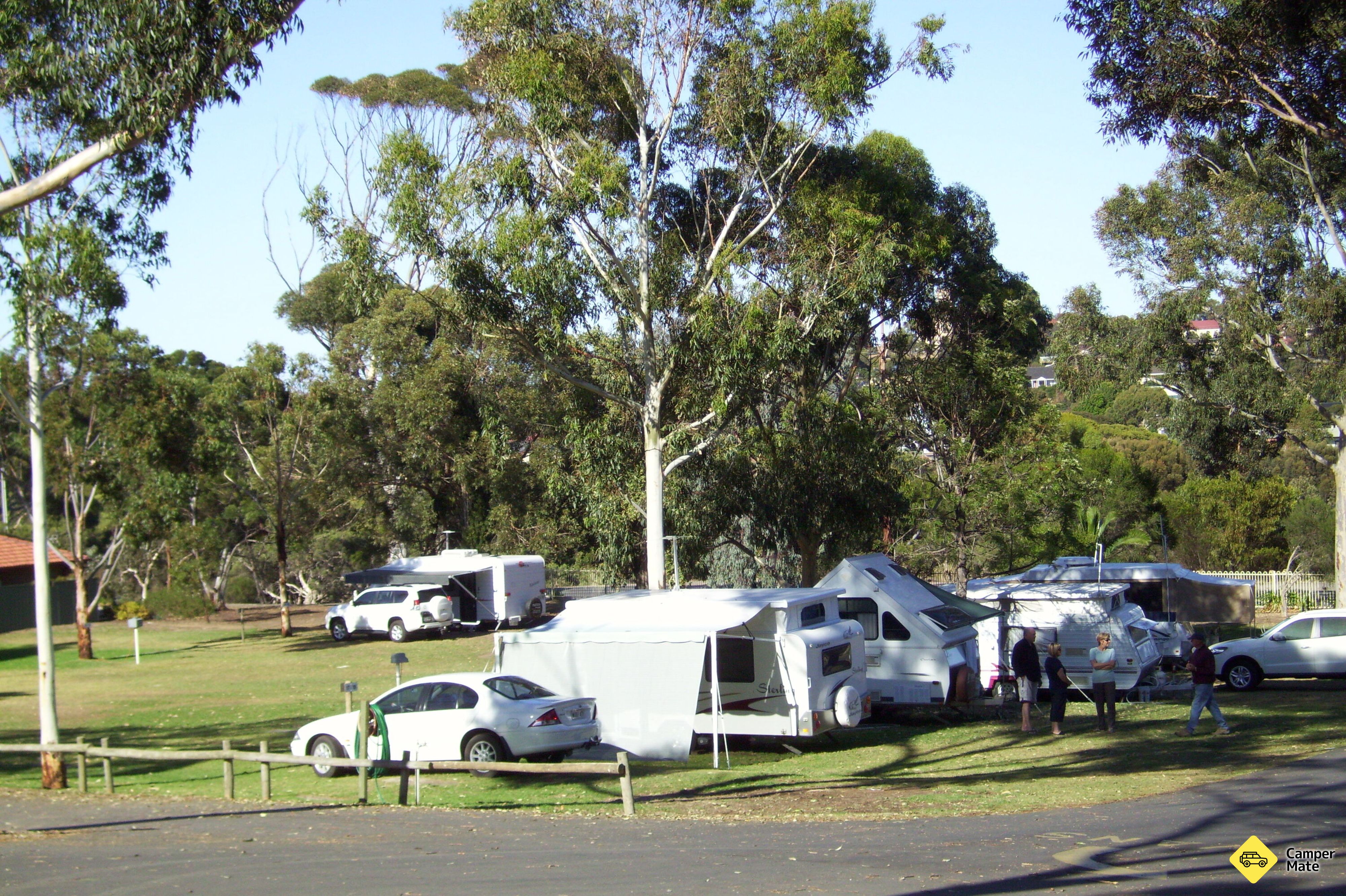 Adare Camp และ Caravan Park