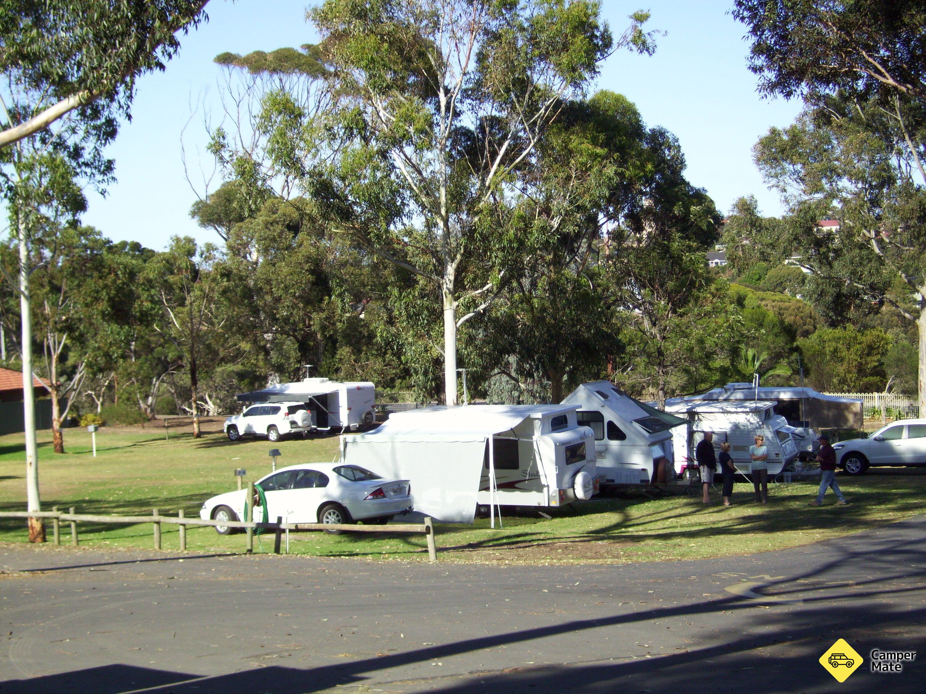 Adare Camp และ Caravan Park