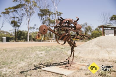 The Malleefowl Travel Stop Sculpturesのレビュー