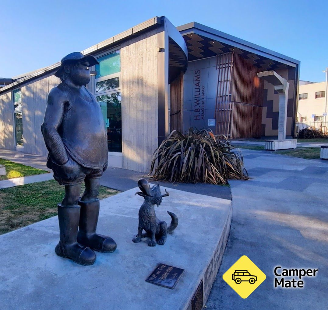 Footrot Flats Statue