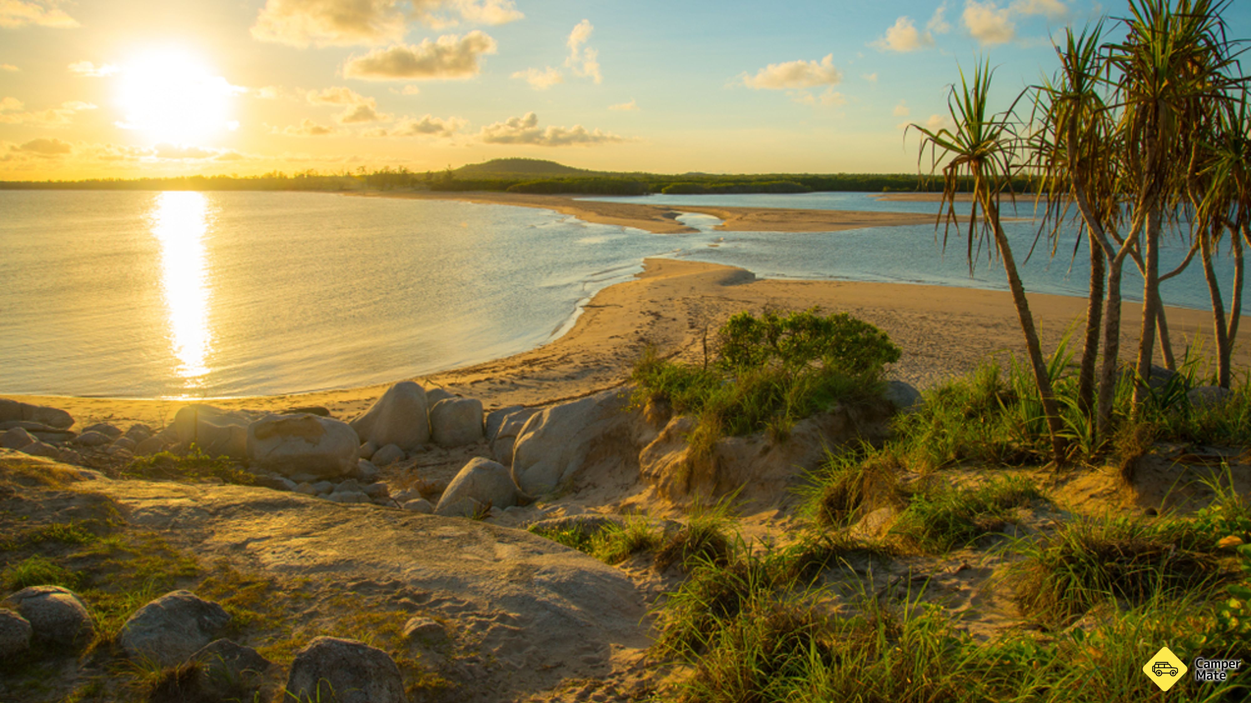 Dhamitjinya (East Woody Island) and Galaru (East Woody Beach)