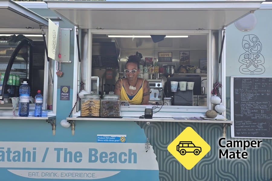 Tātahi / The Beach