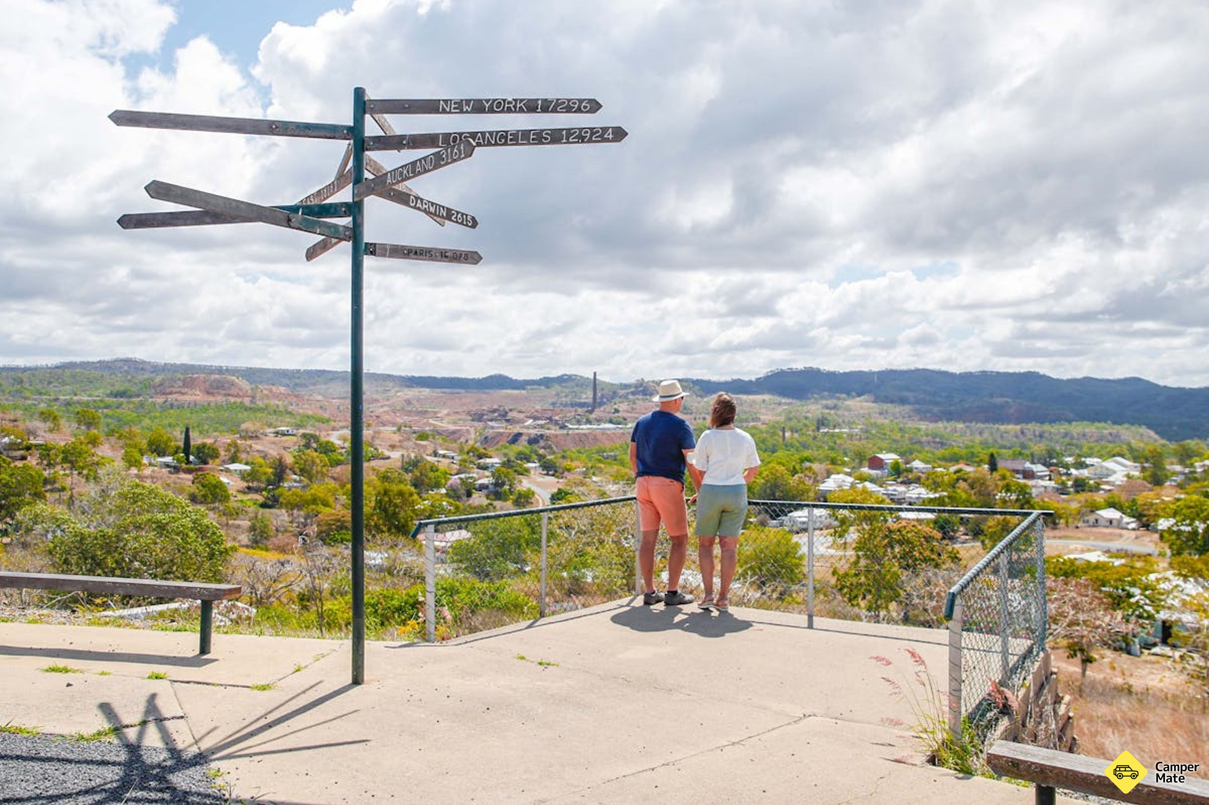 Frank Golding „Lookout Mount Morgan”