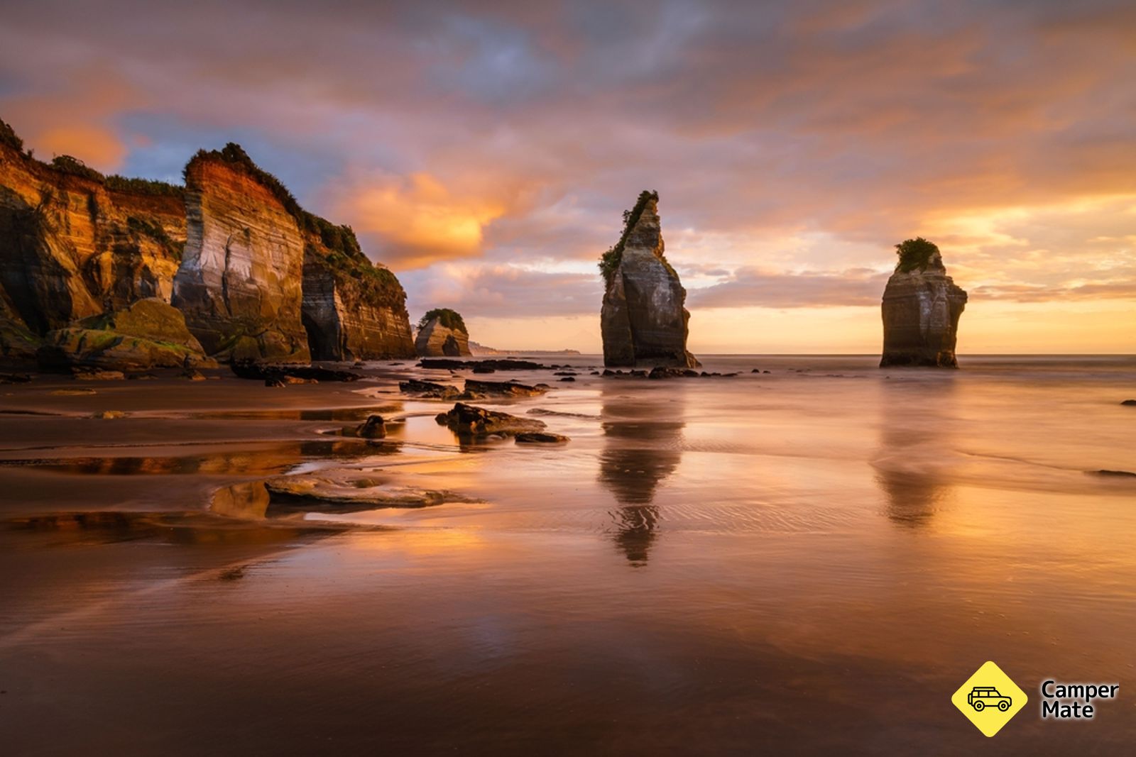 Tongaporutu (Three Sisters & Elephant Rock)