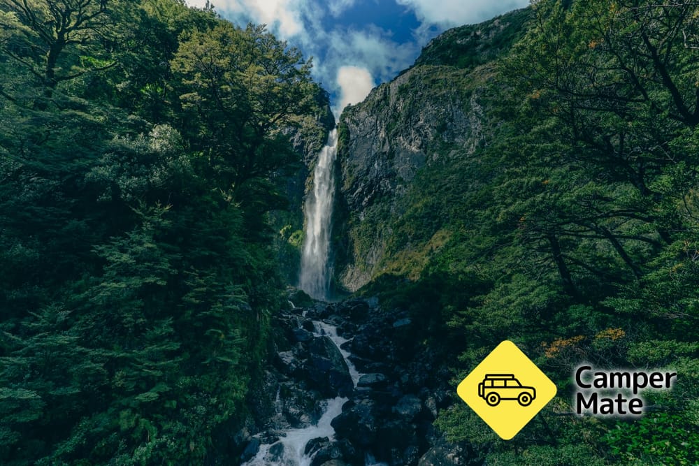Devils Punchbowl Falls Track