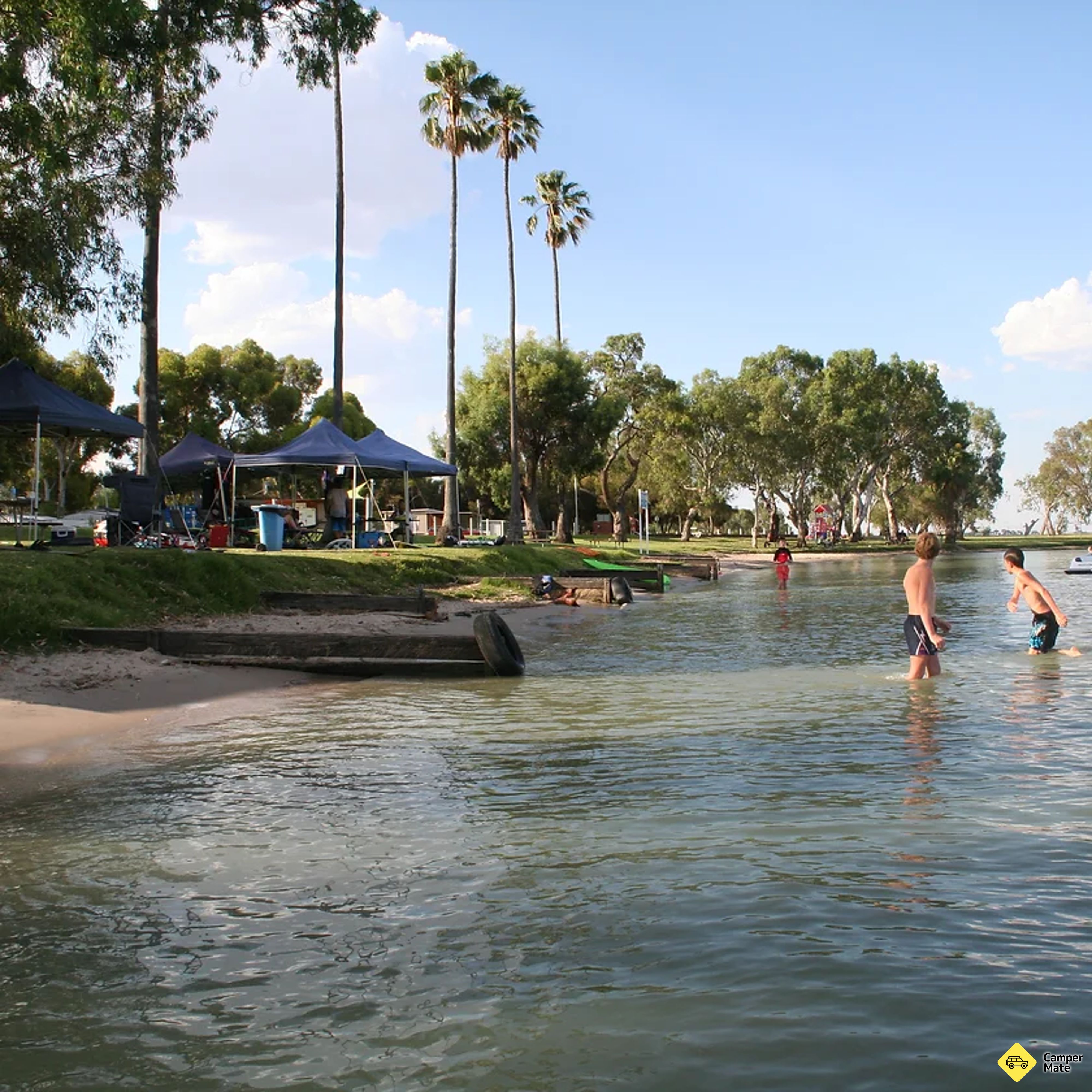 האותיות הקטנות של Lake Charm Foreshore Caravan Park - Image 2
