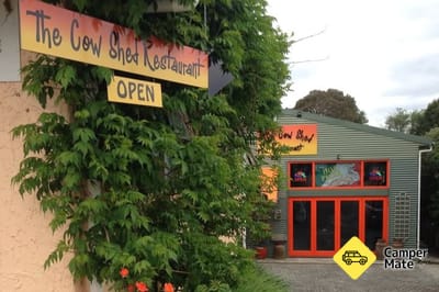 The Cow Shed Restaurant 부근의 호텔