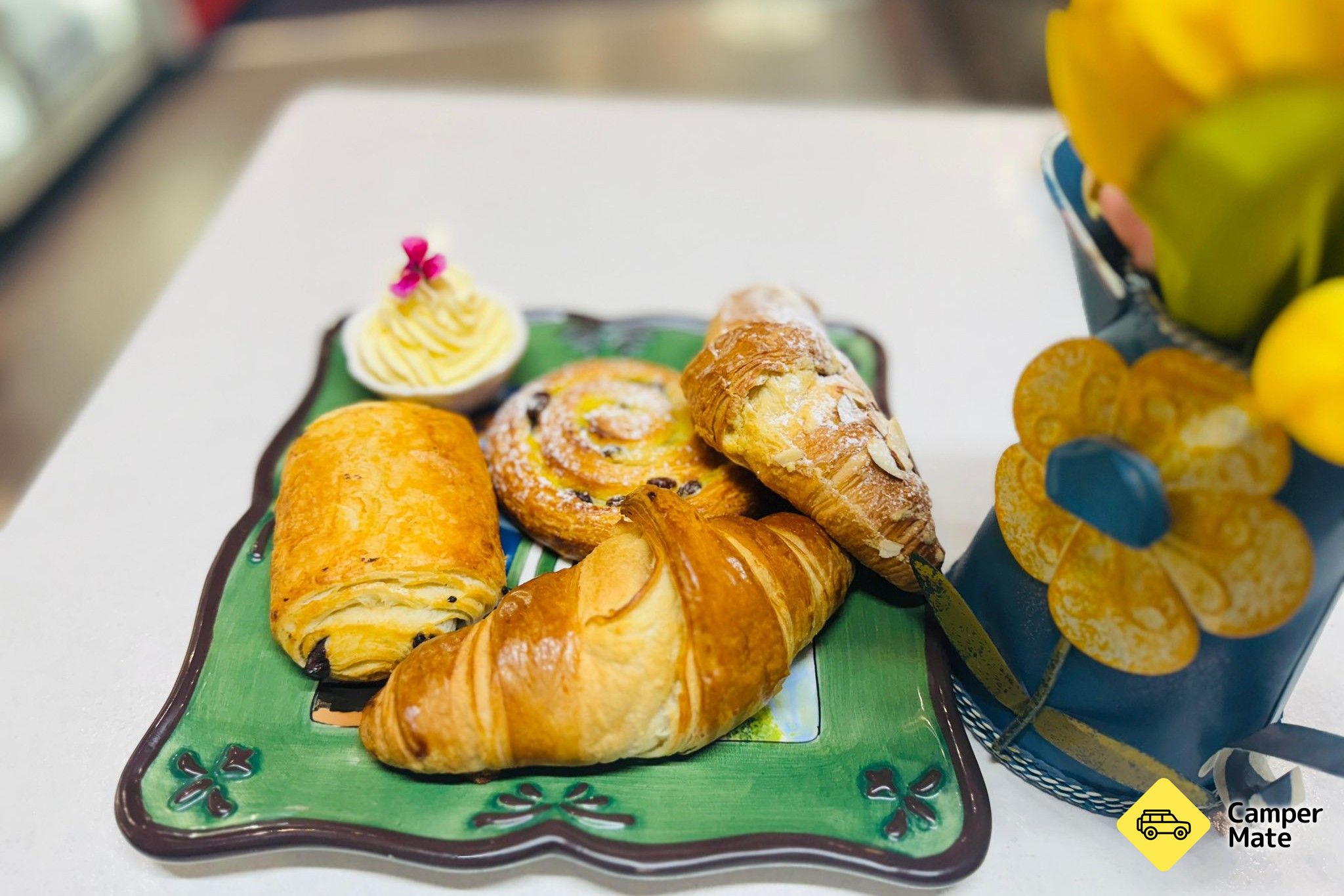  Le Cafe De Paris - Image 3