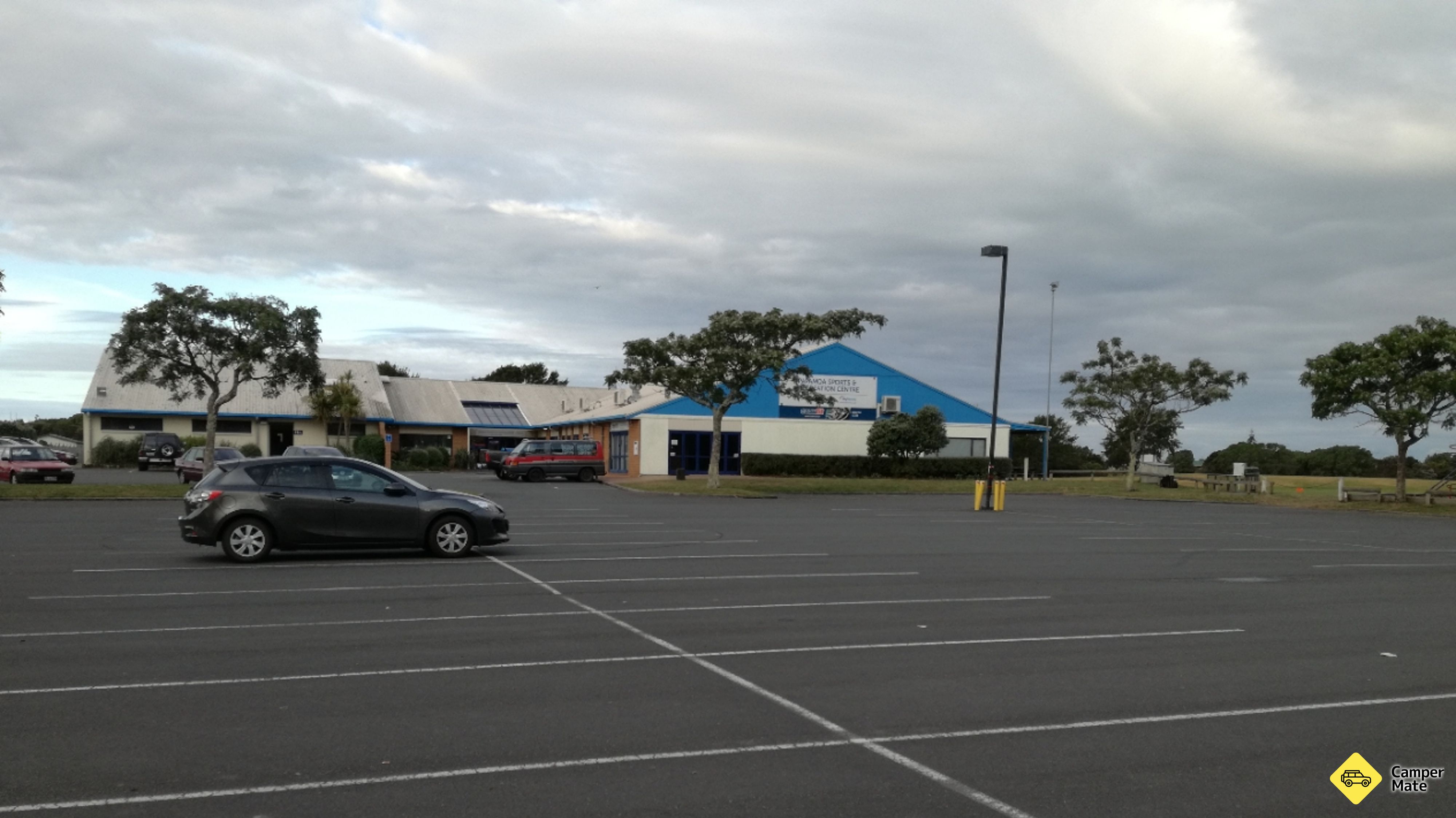 Gordon Spratt Reserve Carpark 1 (7 pm søndag - 10 pm fredag)