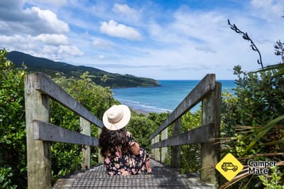 La plage de Ngarunui, Raglan