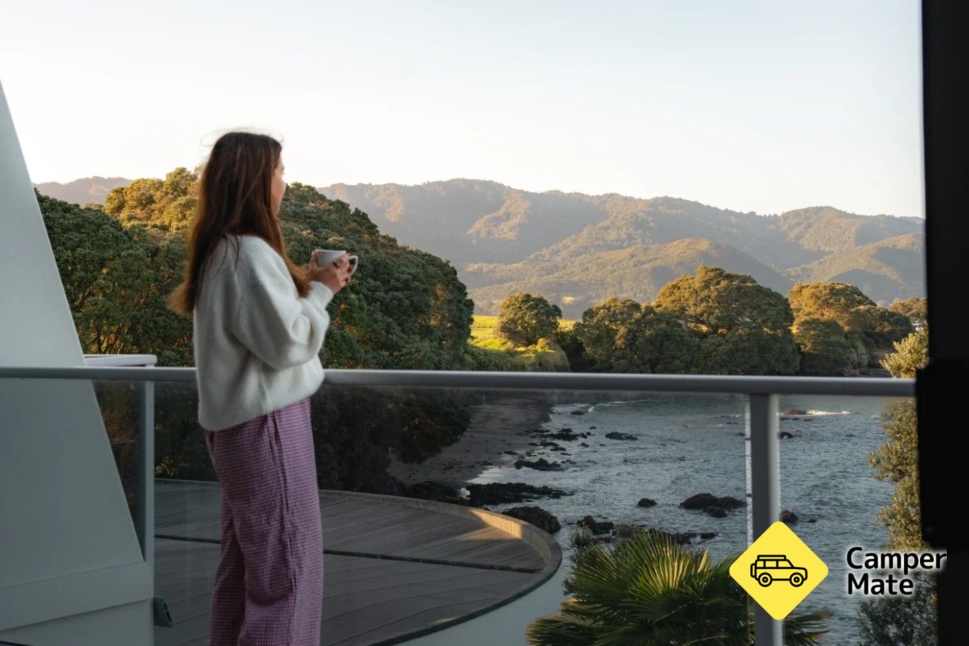 Te Kaha Beach Hotel - Image 2