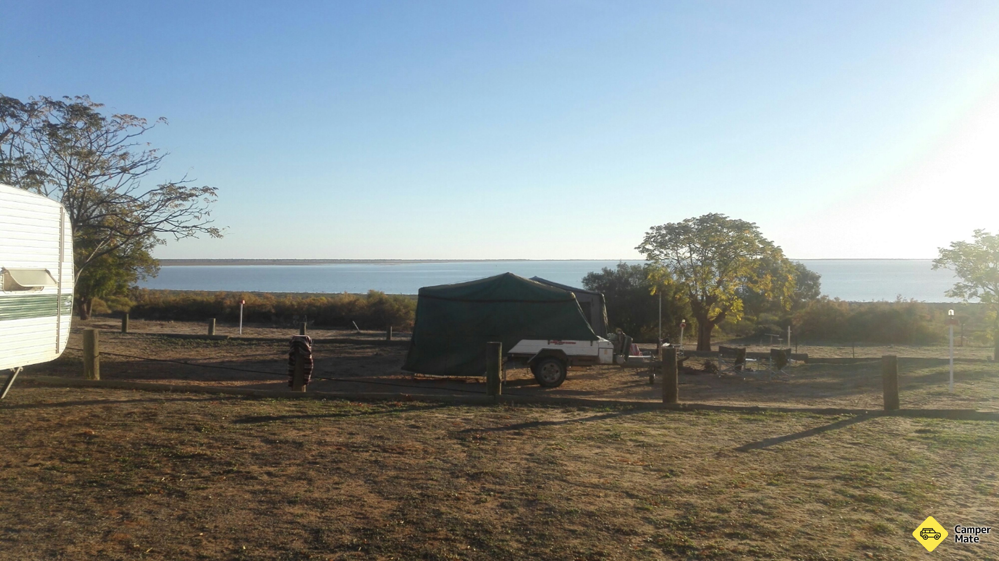 Menindee Lakeside Caravan Park นิตยสาร