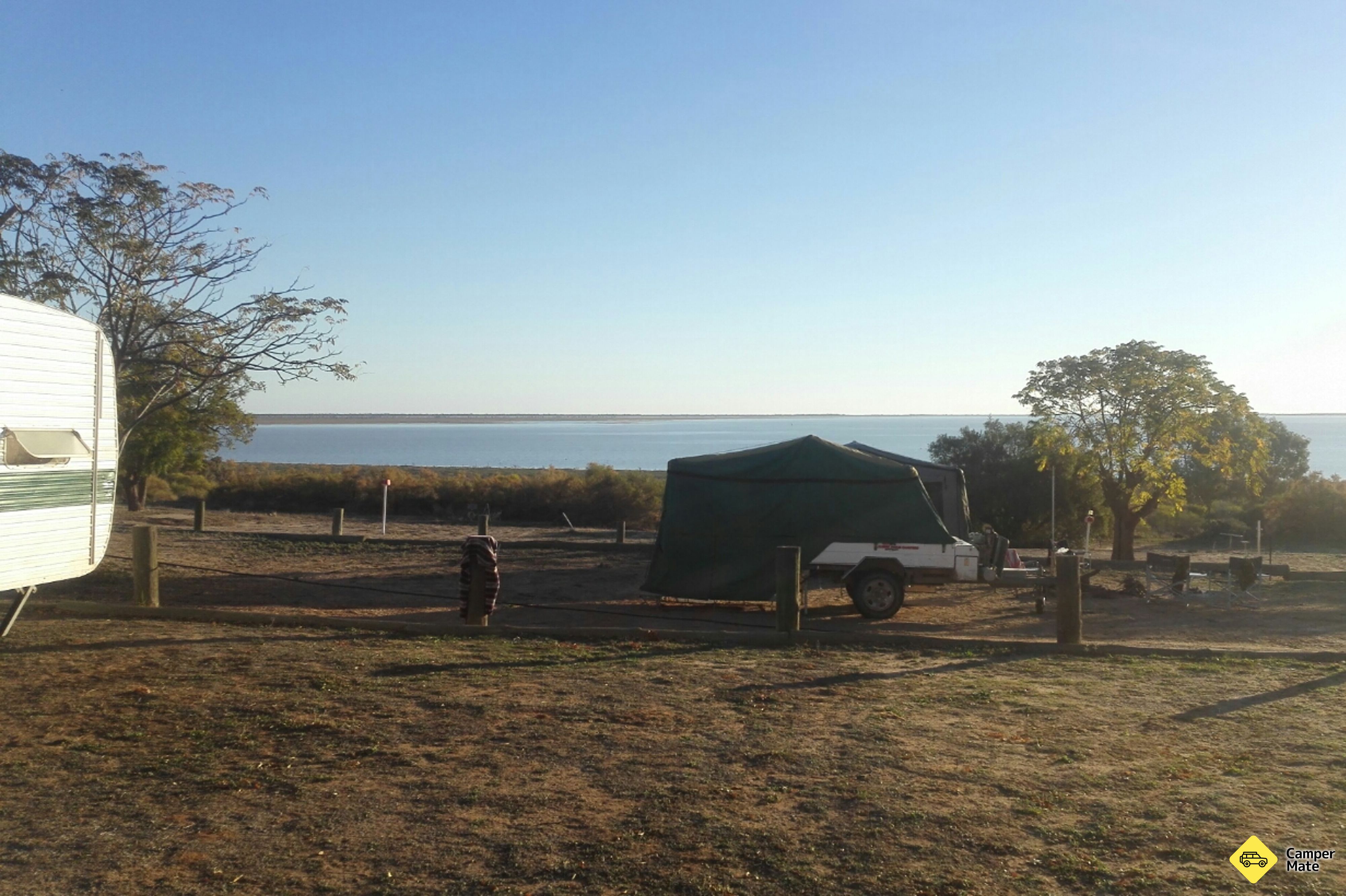 Menindee Lakeside Caravan Park นิตยสาร