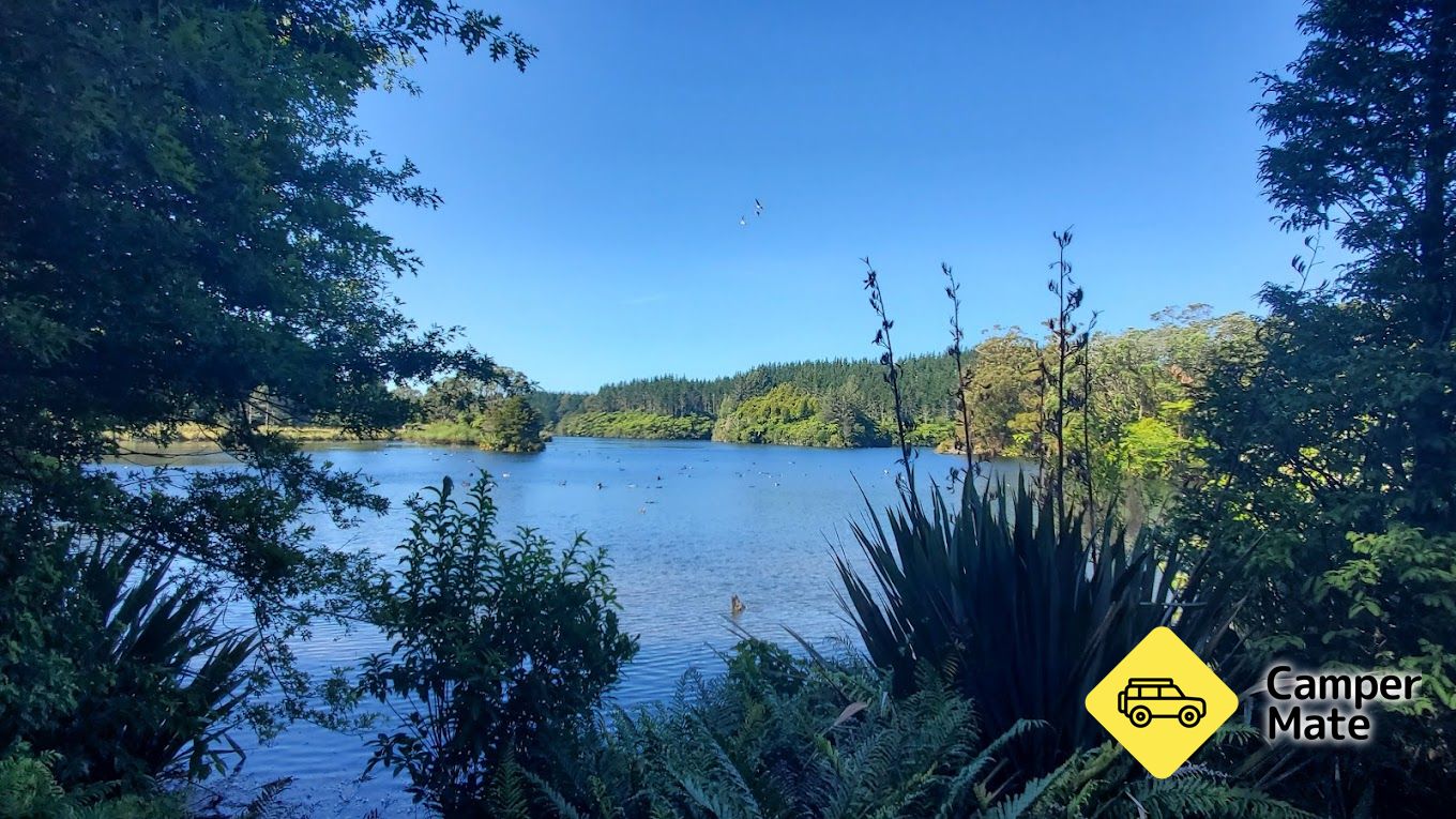 Lake Mangamahoe e Redwood Glen Lawn