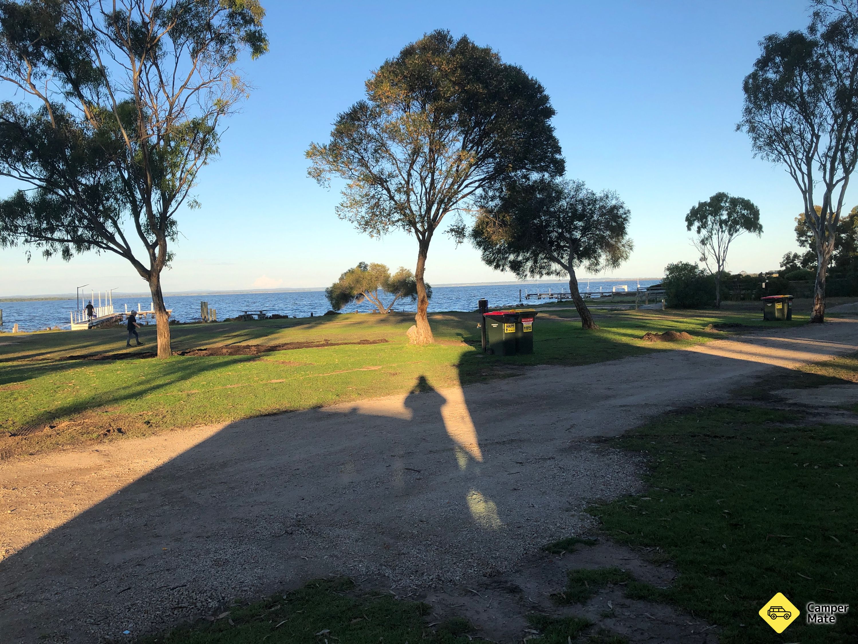 Lake King Waterfront Caravan Park(レイク・キング・ウォーターフロント・カラバン・パーク)