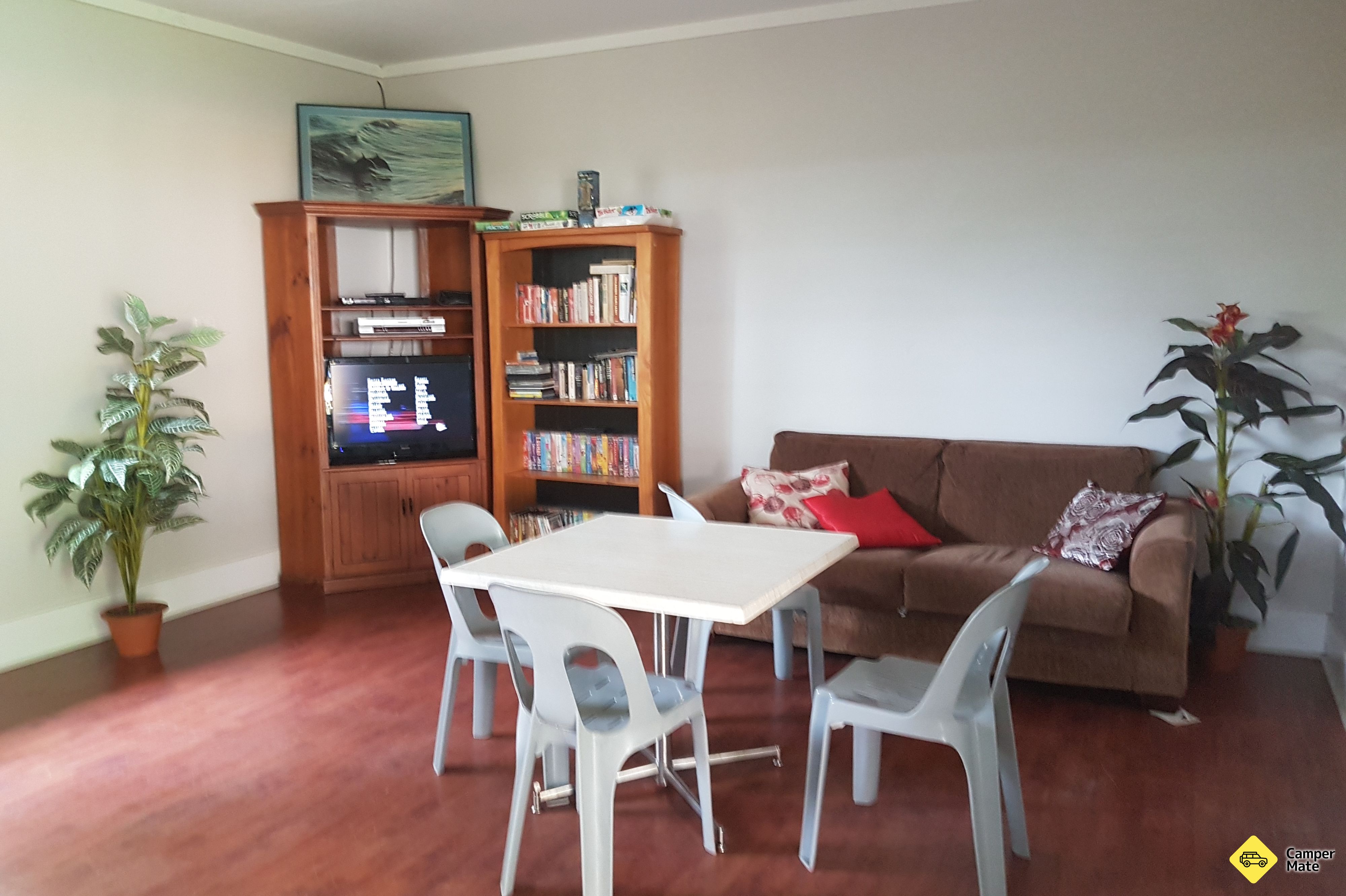 Tropical Hibiscus Caravan Park - Image 3