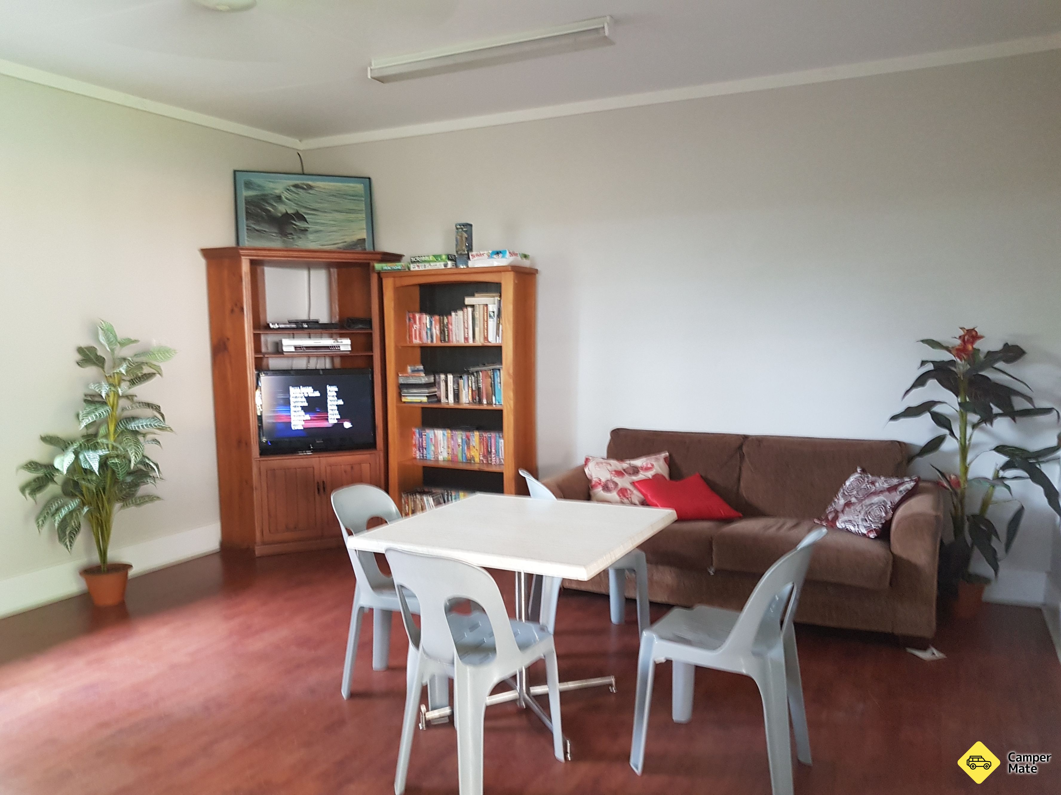 Tropical Hibiscus Caravan Park - Image 3