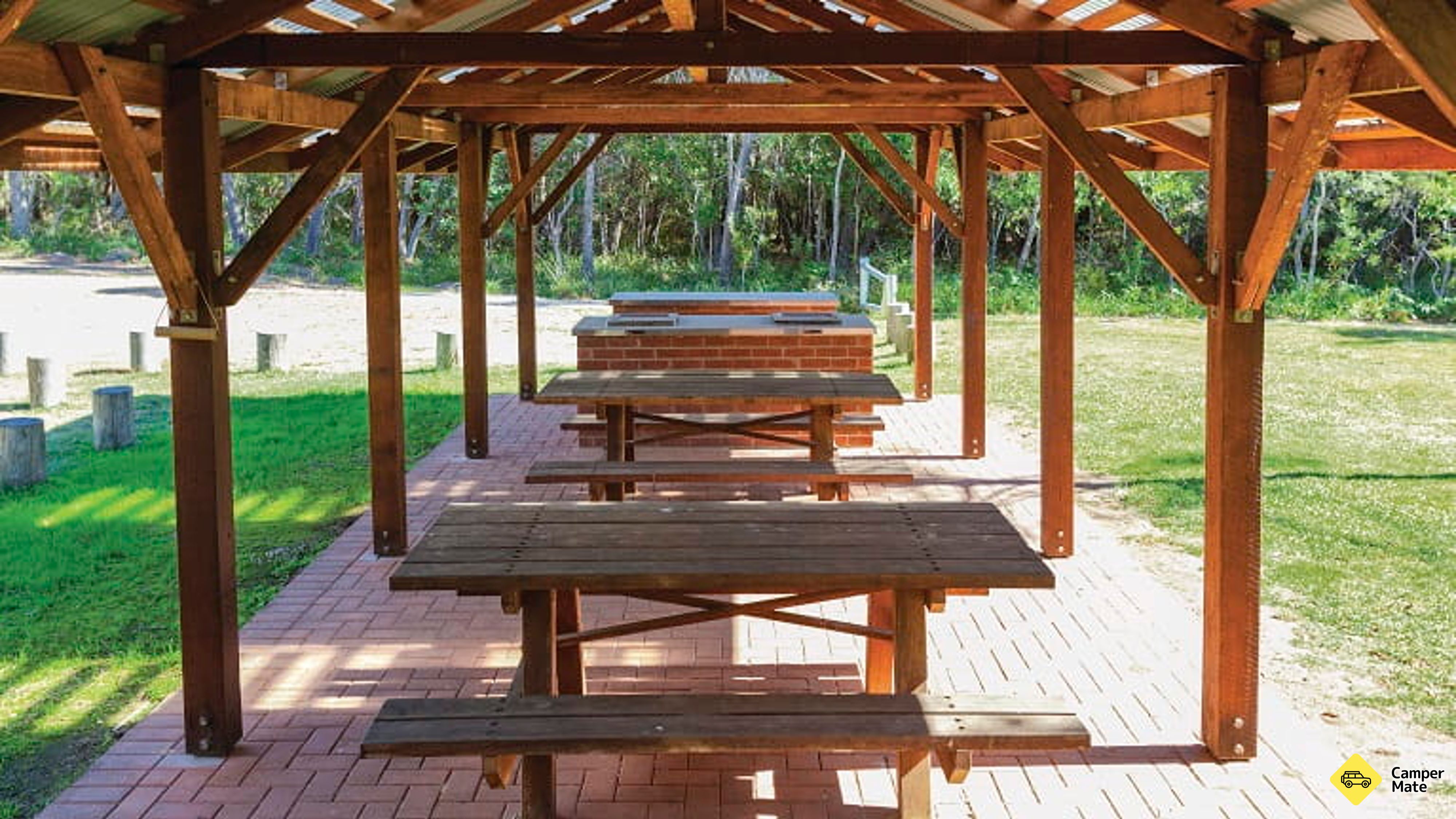 Restauracje w pobliżu Illaroo Group Camping Area