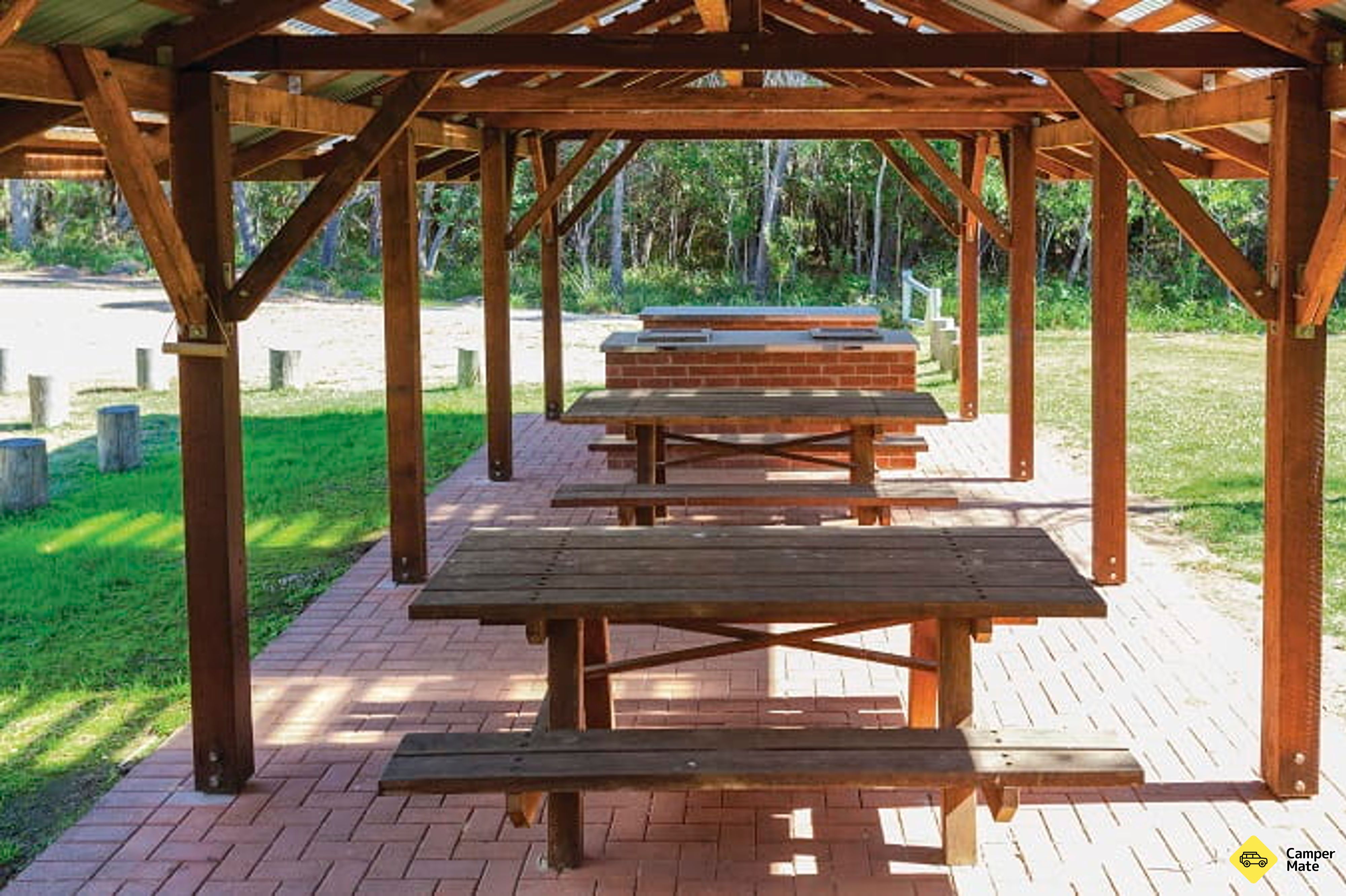 Restauracje w pobliżu Illaroo Group Camping Area