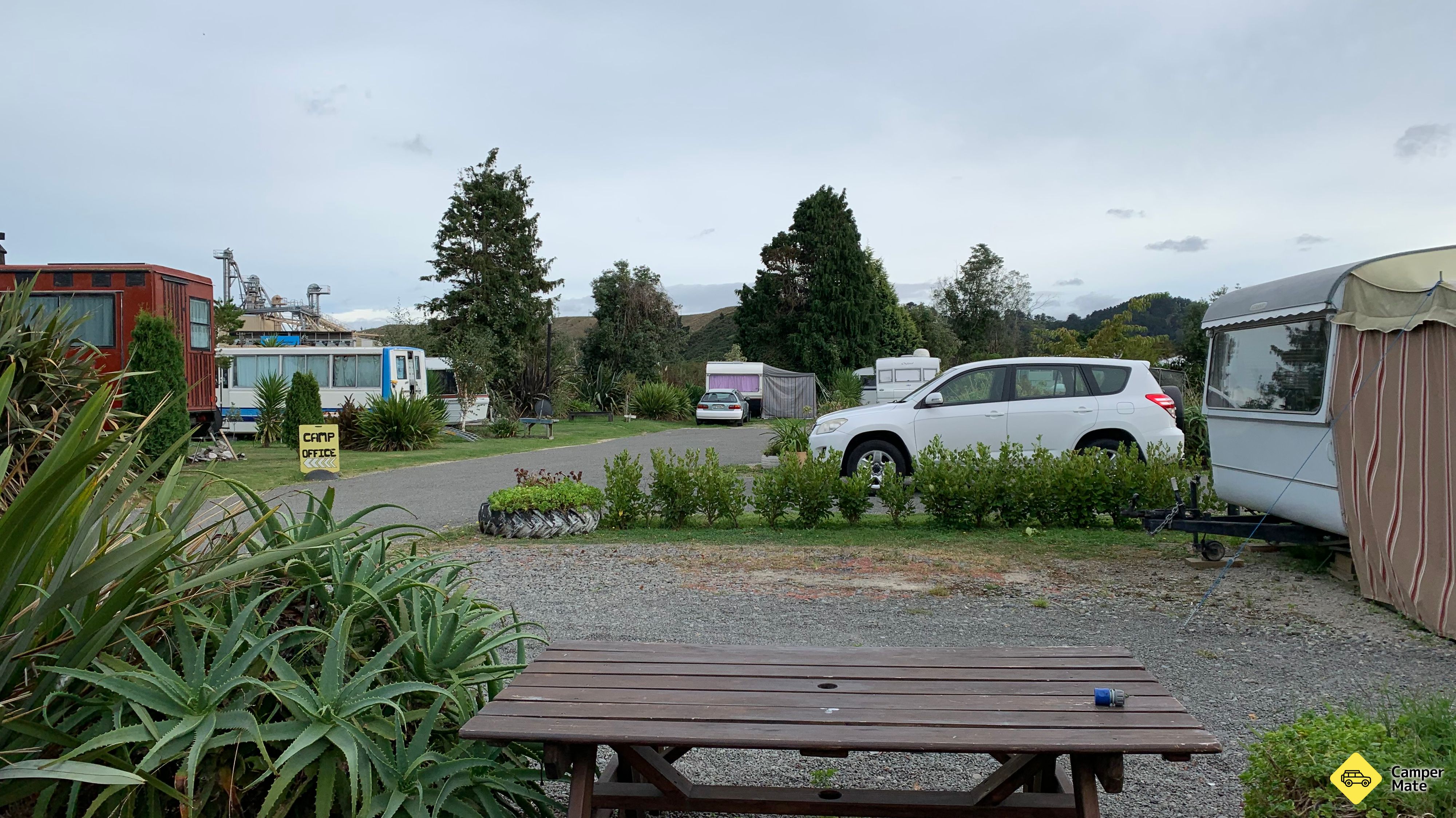 Restauracje w pobliżu Caroline's Out Back Camping Ground