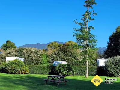 Mountain Folk Cafe & Retreat 