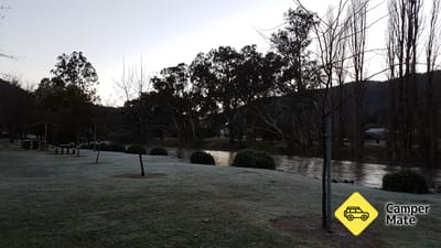 Отель Mitta Caravan Park