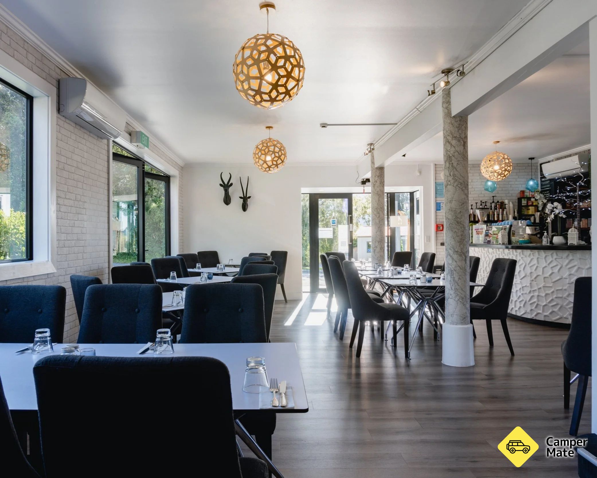 Blue Ice Restaurant & Bar	 - Image 2