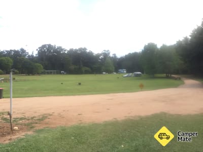 マランダ・フォールズ・カラバン・パーク Malanda Falls Caravan Park
