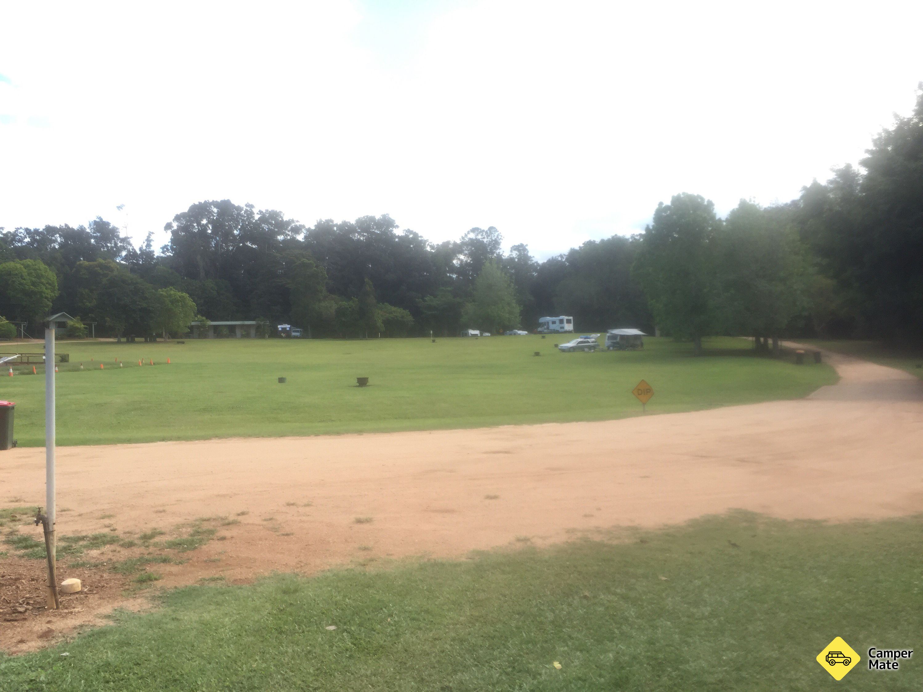 マランダ・フォールズ・カラバン・パーク Malanda Falls Caravan Park