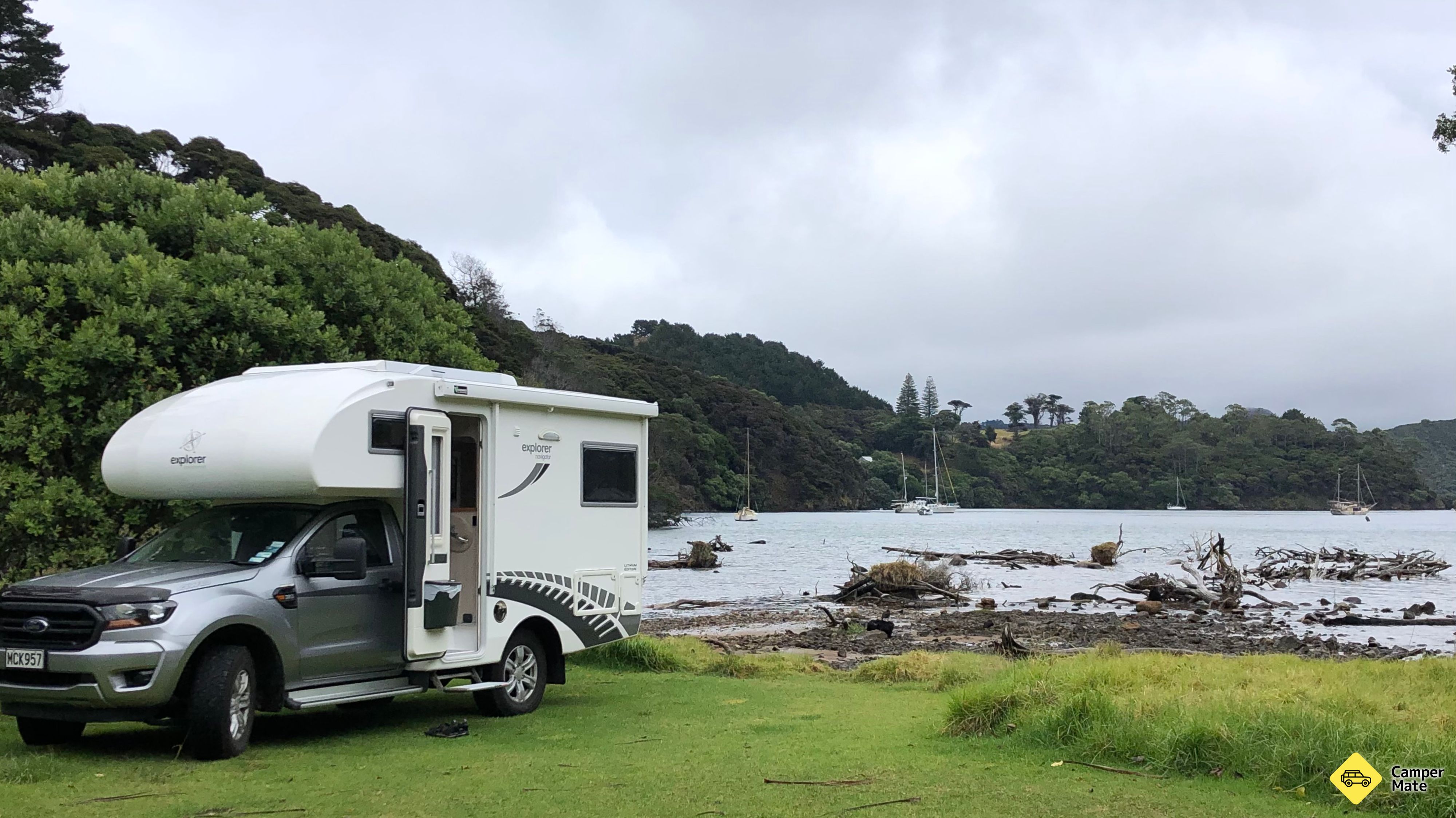 Akapoua Bay Campsite 부근의 호텔