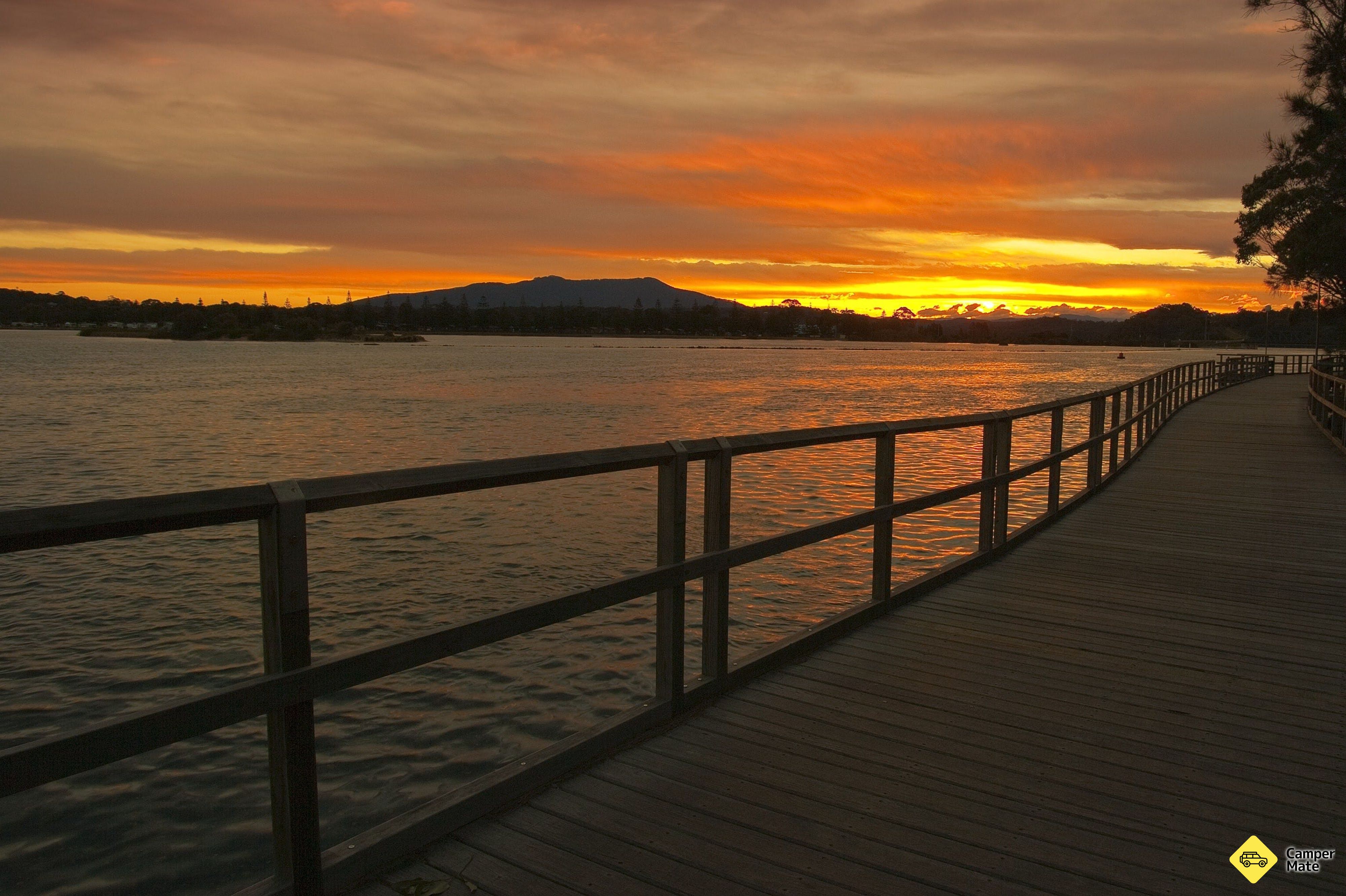 Mill Bay Boardwalk नारोमा