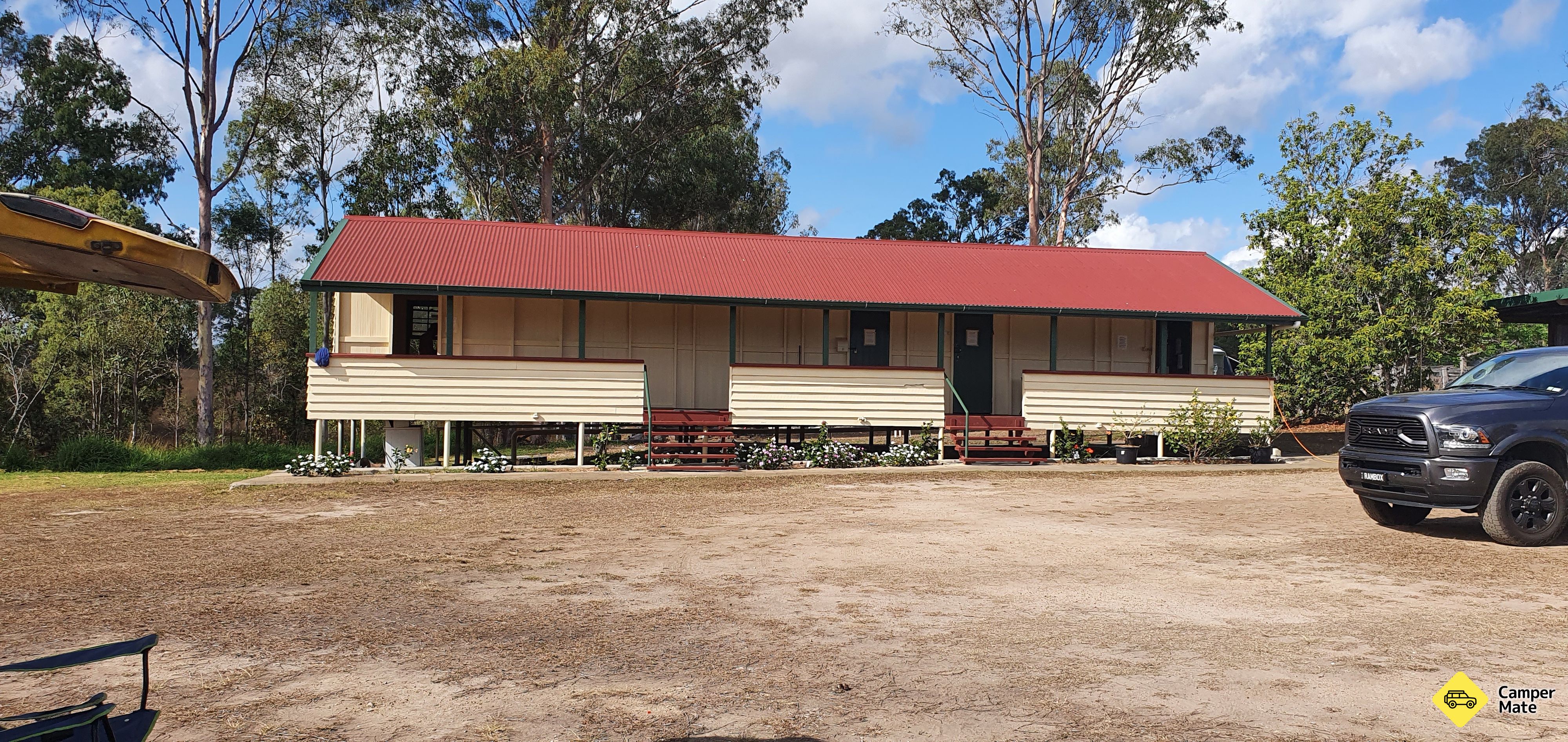Royal Hotel Rosedale And Caravan Park - Image 2