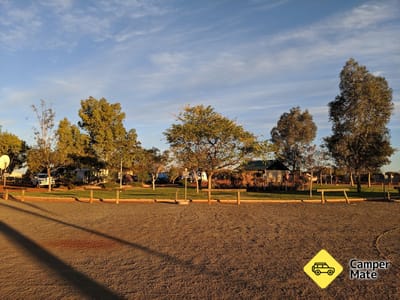 アリス・アトキンソン Sandstone Caravan Park
