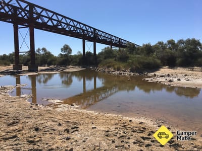 Algebuckina ब्रिज Neals Creek