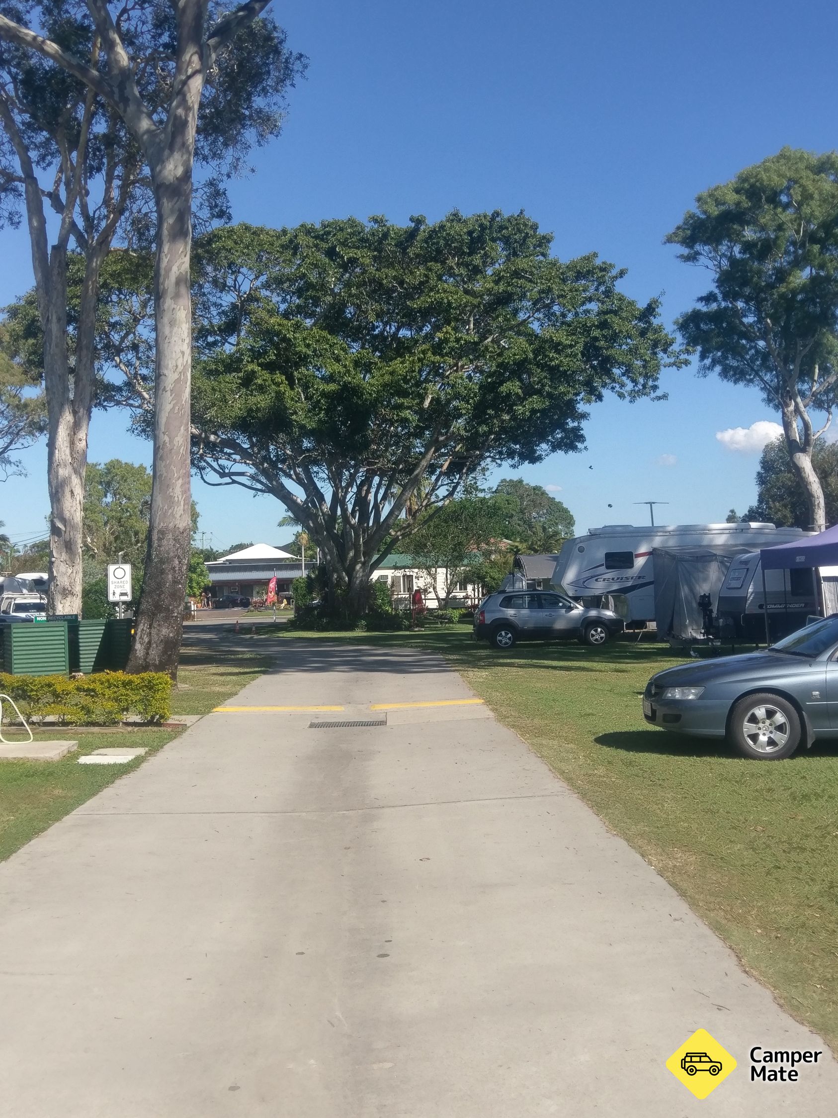 ビーチミア・カラバン・パーク Beachmere Caravan Park