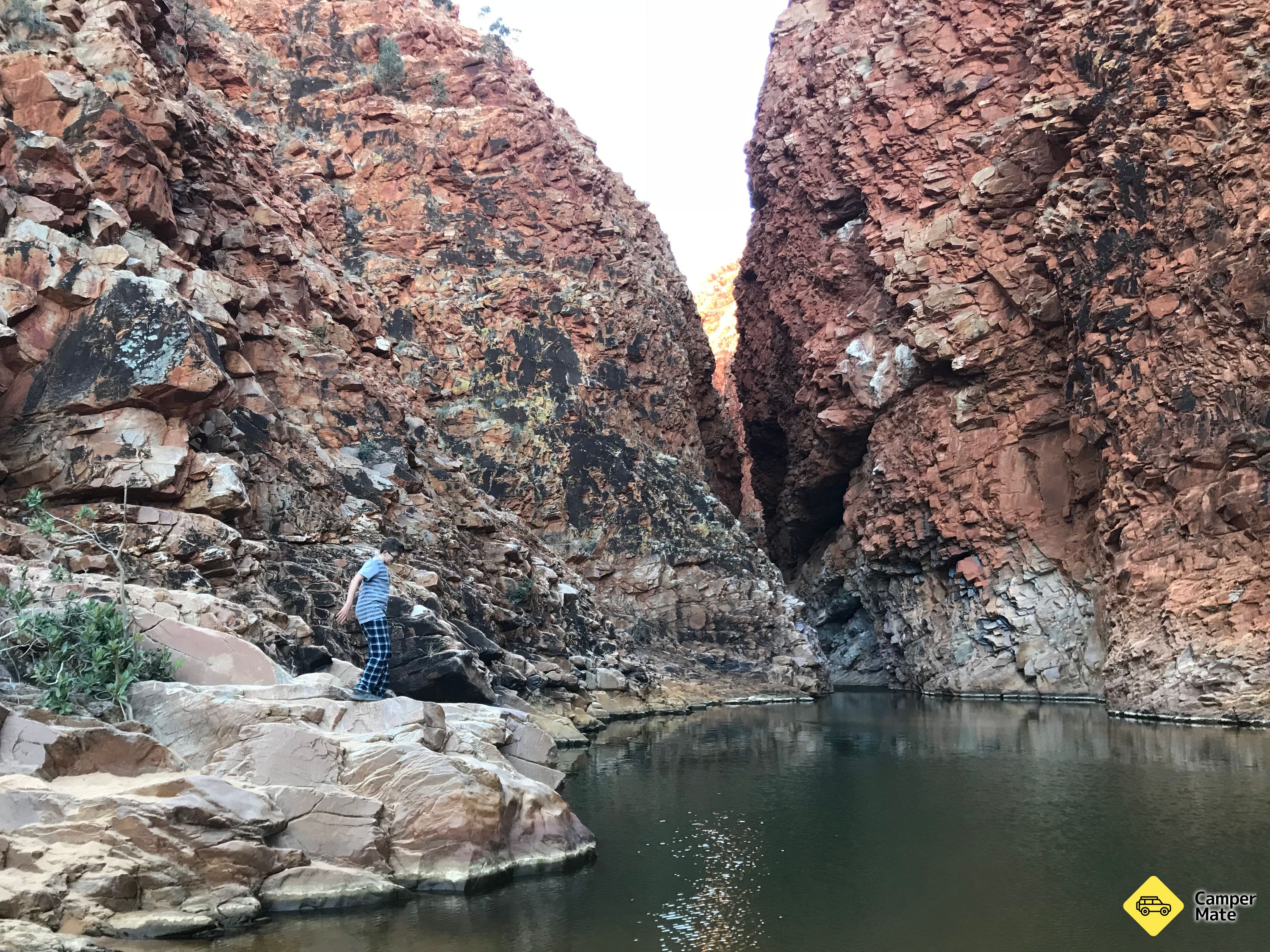 MacDonnell Ranges: Ancient Gorges & Outback Adventure au centre rouge ...
