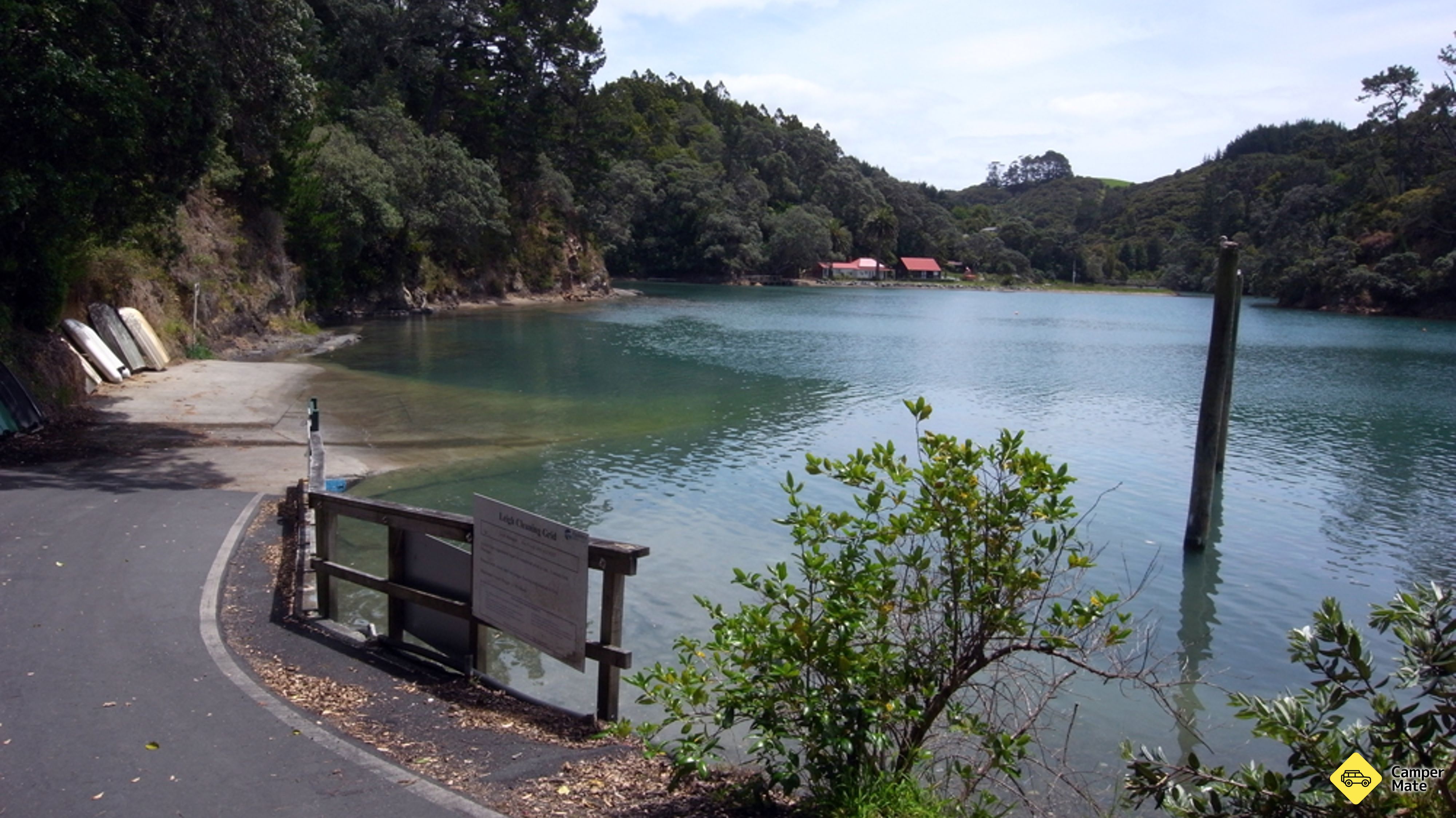 Leigh Coastal Path 근처 오락거리