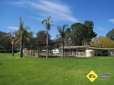 مطار River Bend Caravan Park