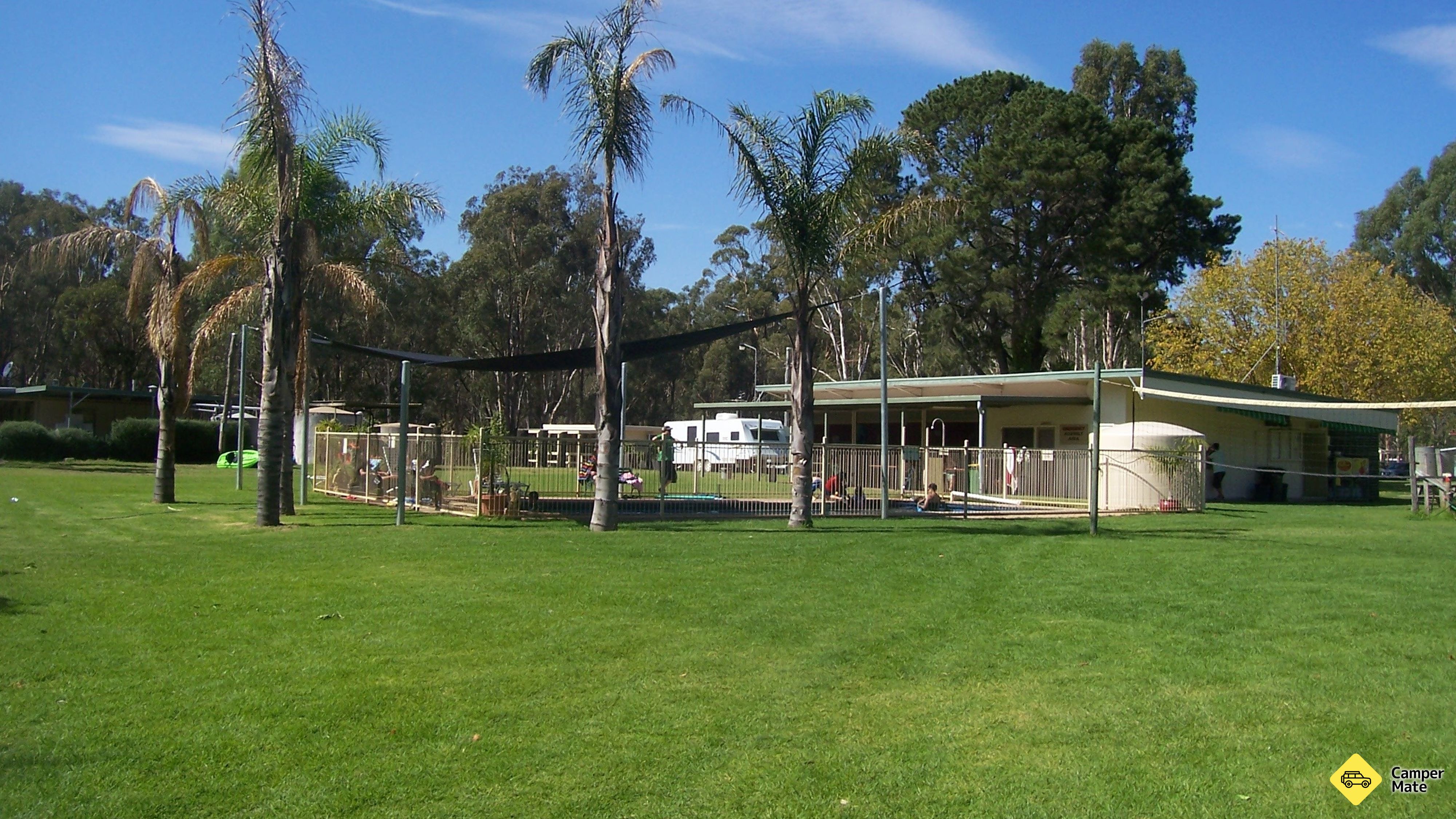 مطار River Bend Caravan Park