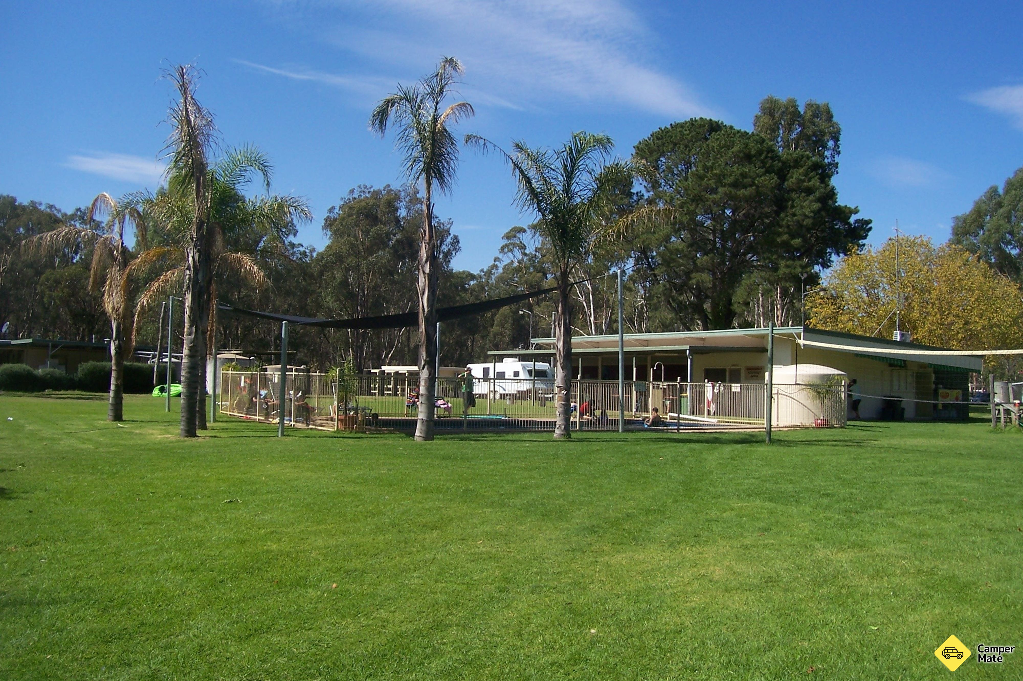 مطار River Bend Caravan Park