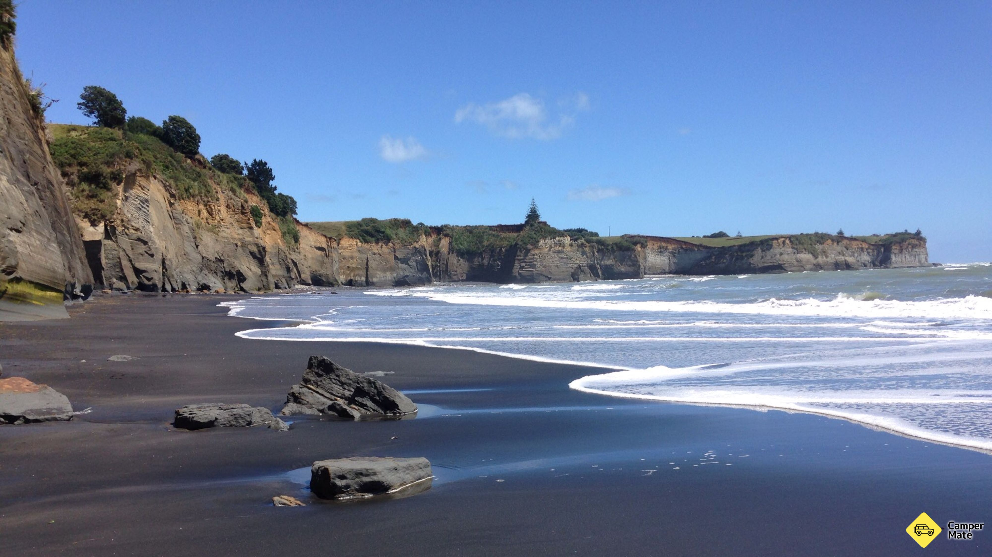 Pemandangan White Cliff Bay