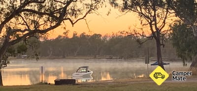 Lake Charlegrark Caravan Park & Cottages
