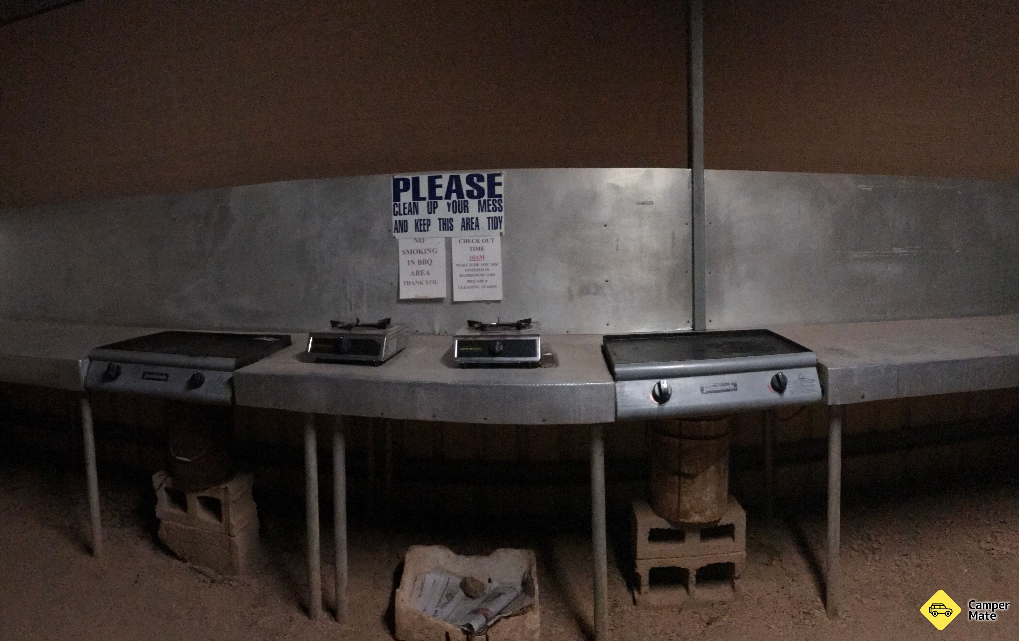 Riba's Underground Camping & Caravan Park إقامة