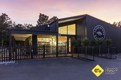 Restaurace poblíž – Barker's Foodstore & Eatery