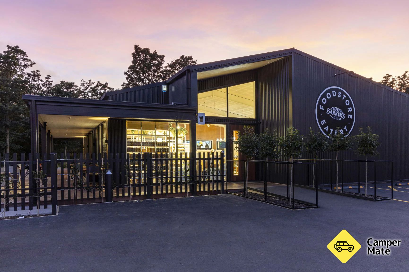 Restauranger i närheten av Barker's Foodstore & Eatery