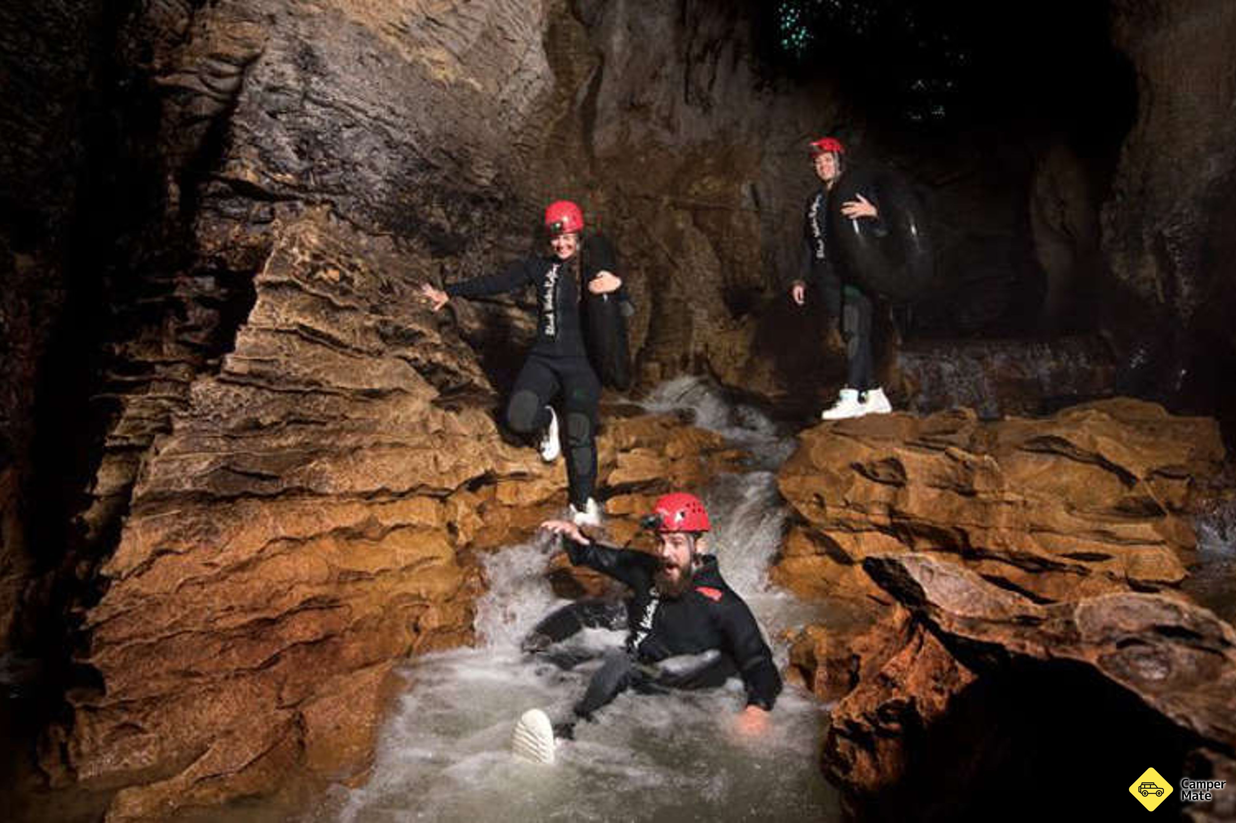 رحلات طيران Black Water Rafting Abyss - Image 2